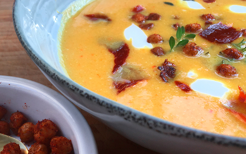 Butternutsquash-suppe-med-ristede-kikerter