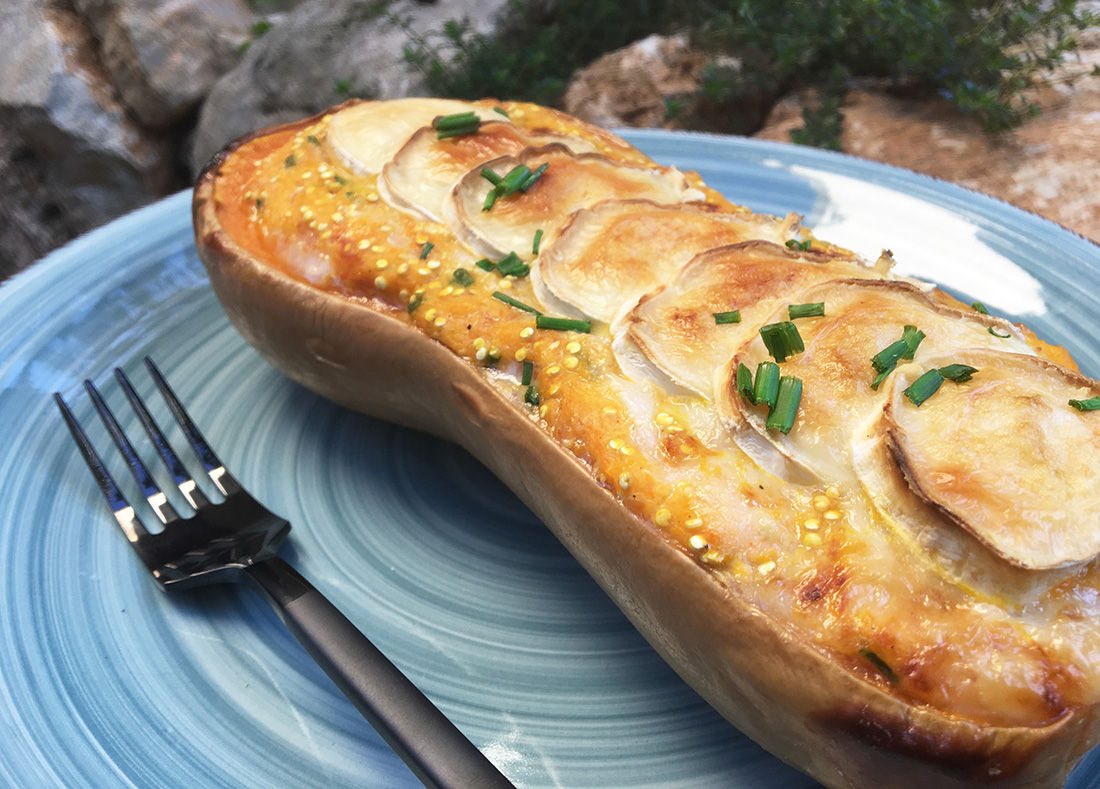Fylt butternutgresskar med chevre og bacon