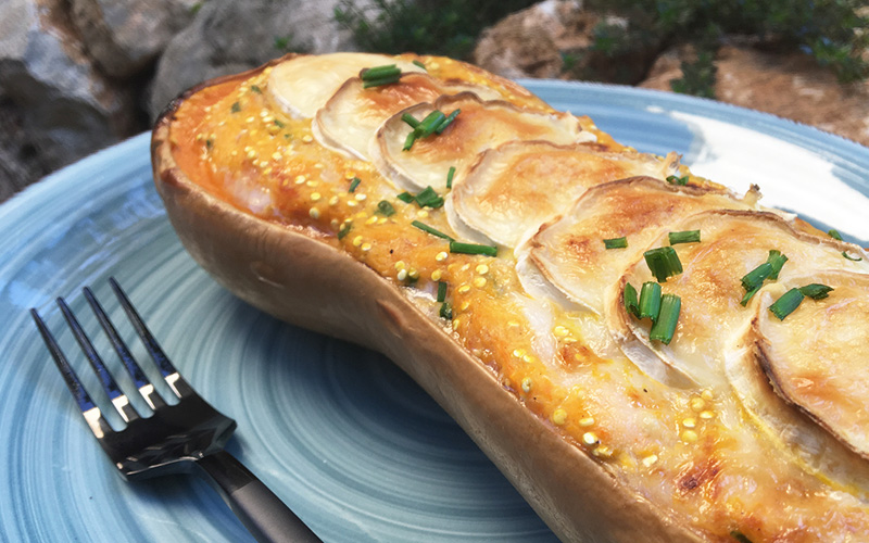 Fylt butternutgresskar med chevre og bacon