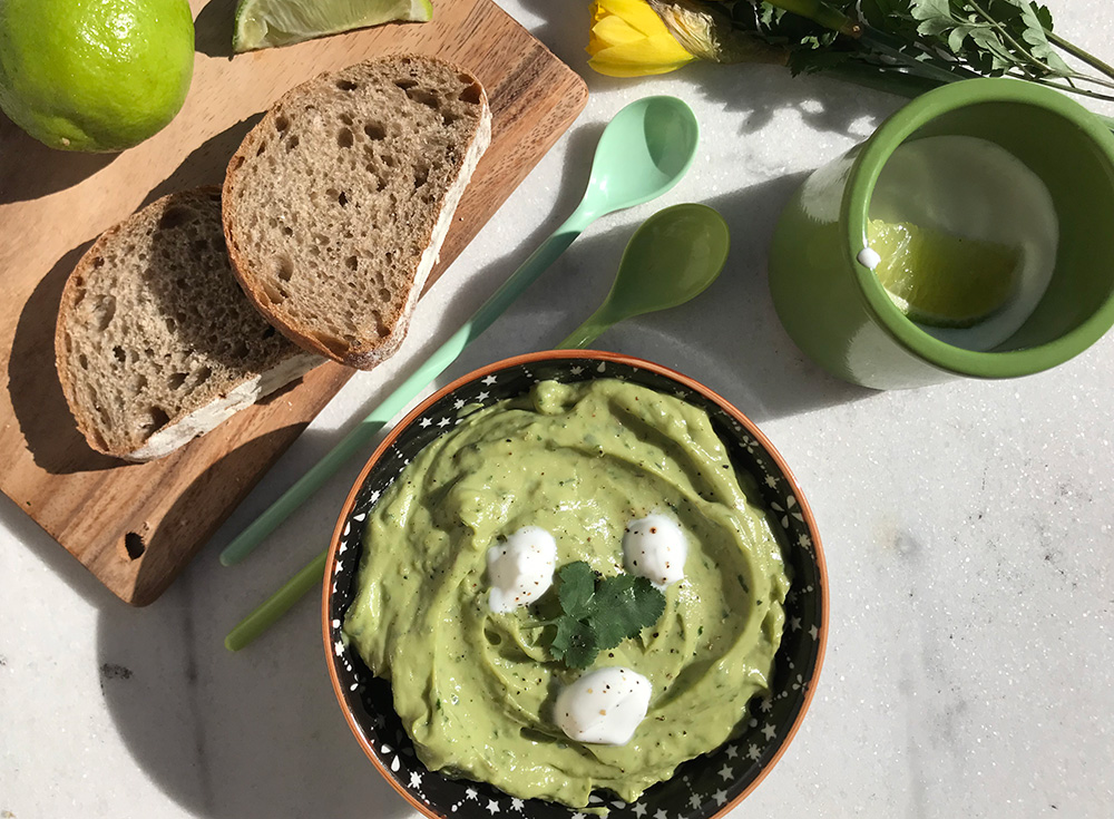 Kremet dip med avokado og koriander