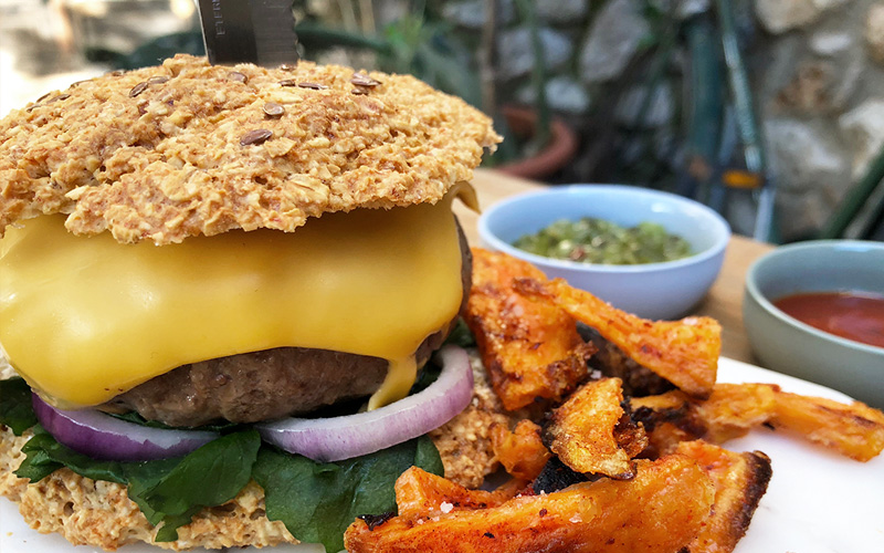 Hjemmelaget burger og burgerbrød