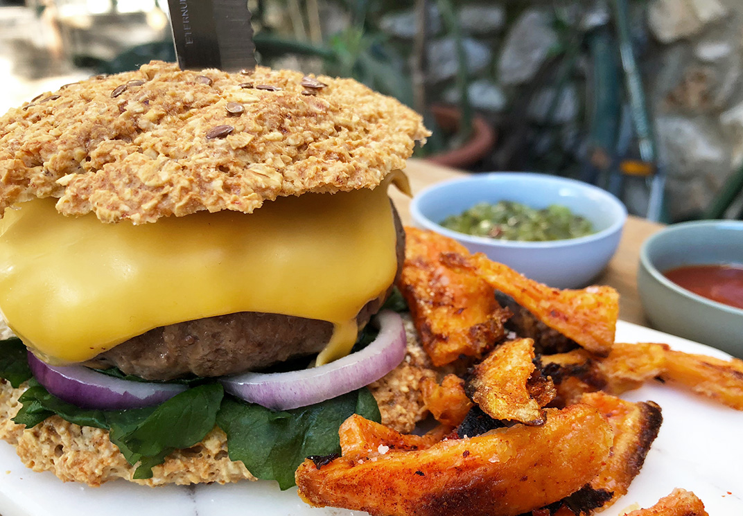 Hjemmelaget burger og burgerbrød