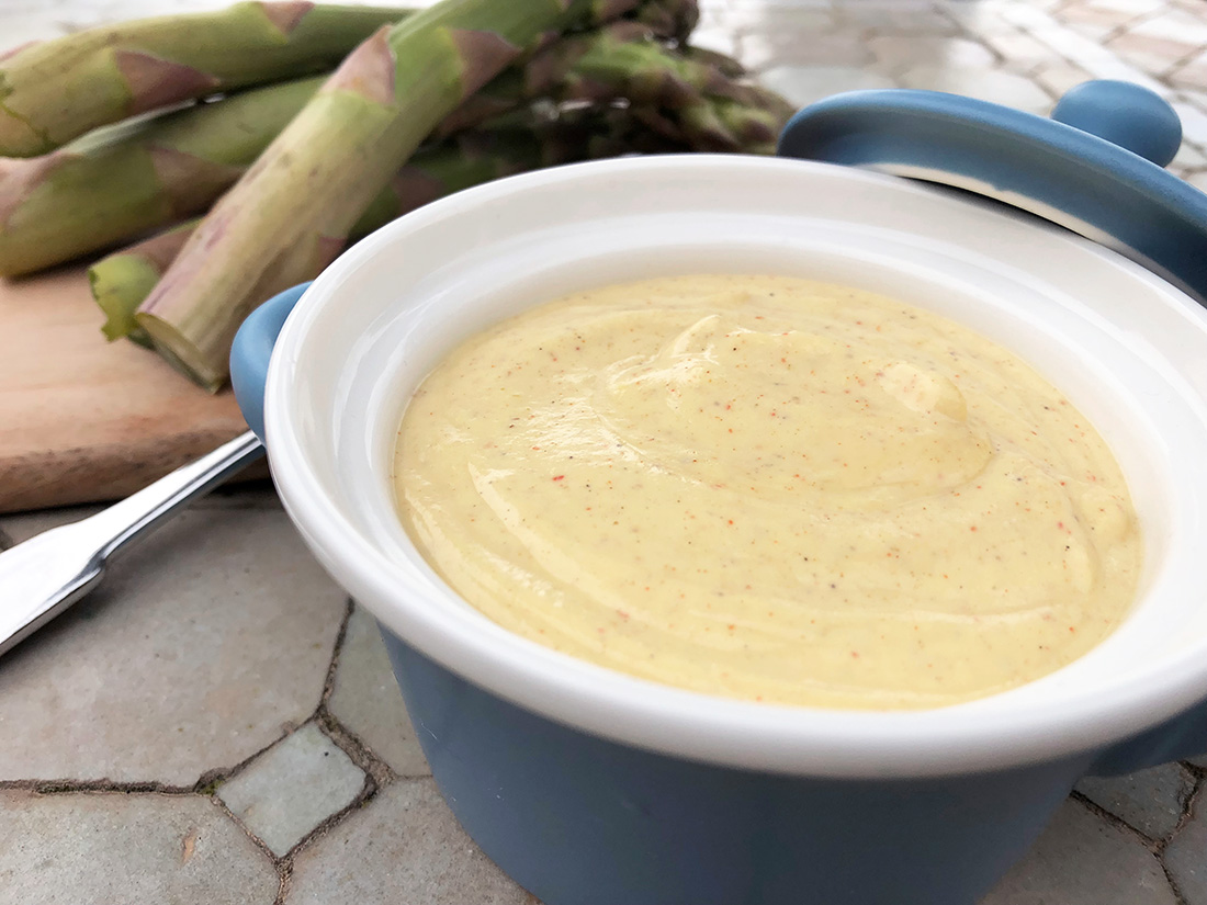 Asparges-med-lett-hollandaise