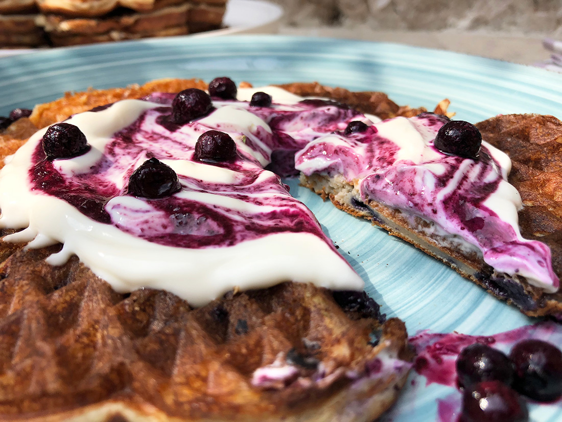 Blåbærvaffel med ostakefyll