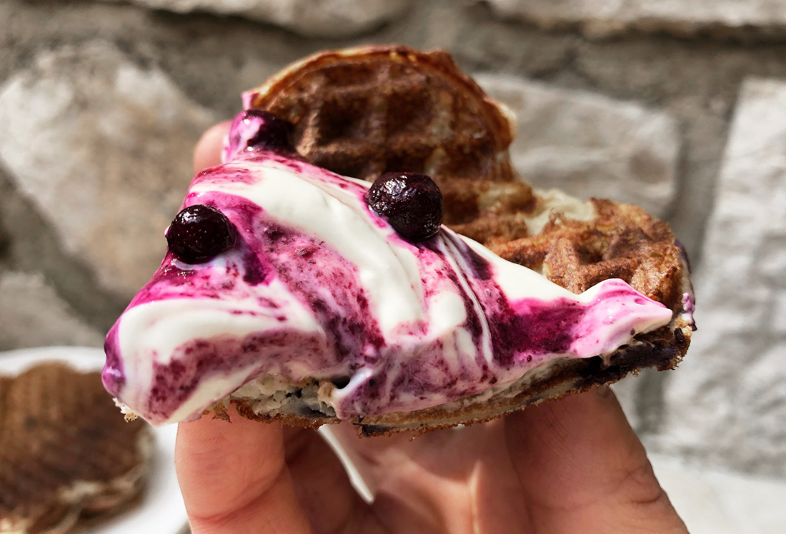 Blåbærvaffel med ostakefyll