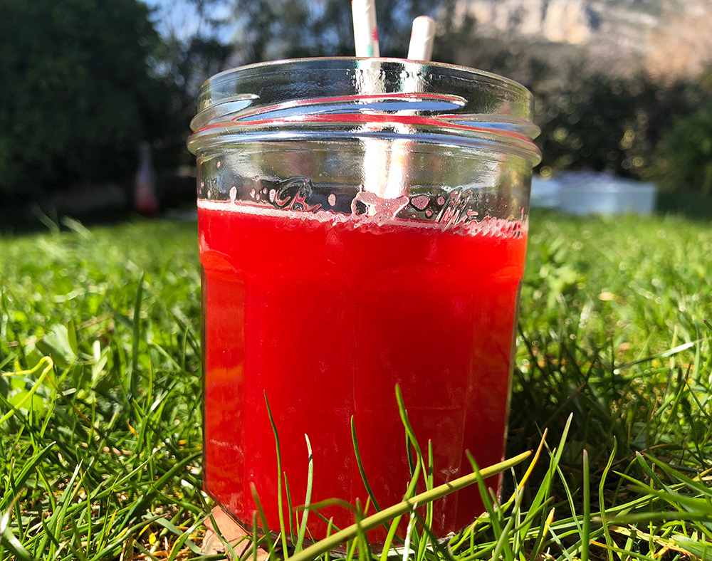 Frisk bringebær-og sitronlimonade