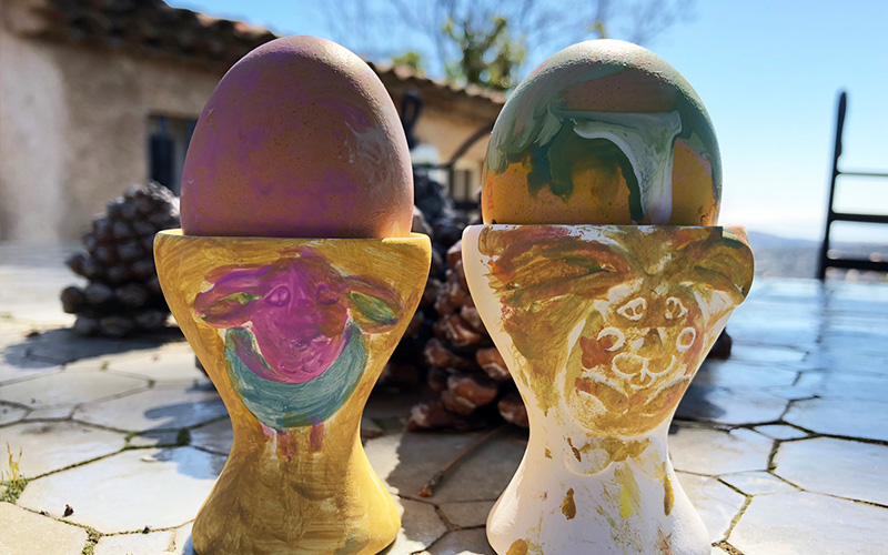 Påsketradisjoner, flvende klokker og den store eggejakten