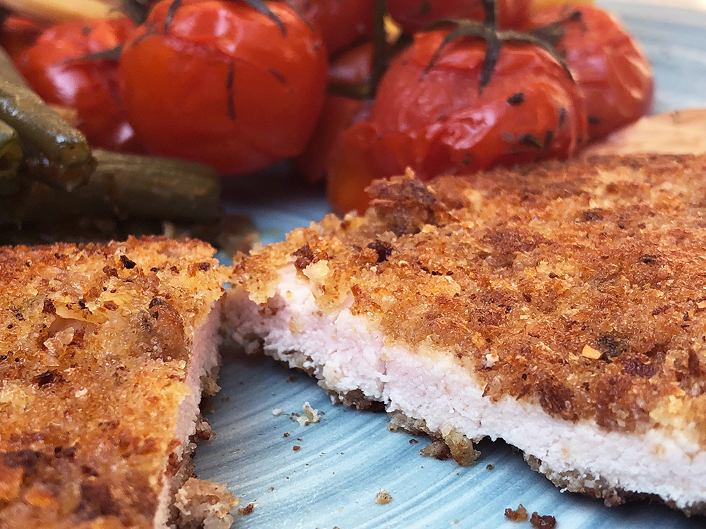 Hjemmelaget schnitzel med tomater og aspargesbønner