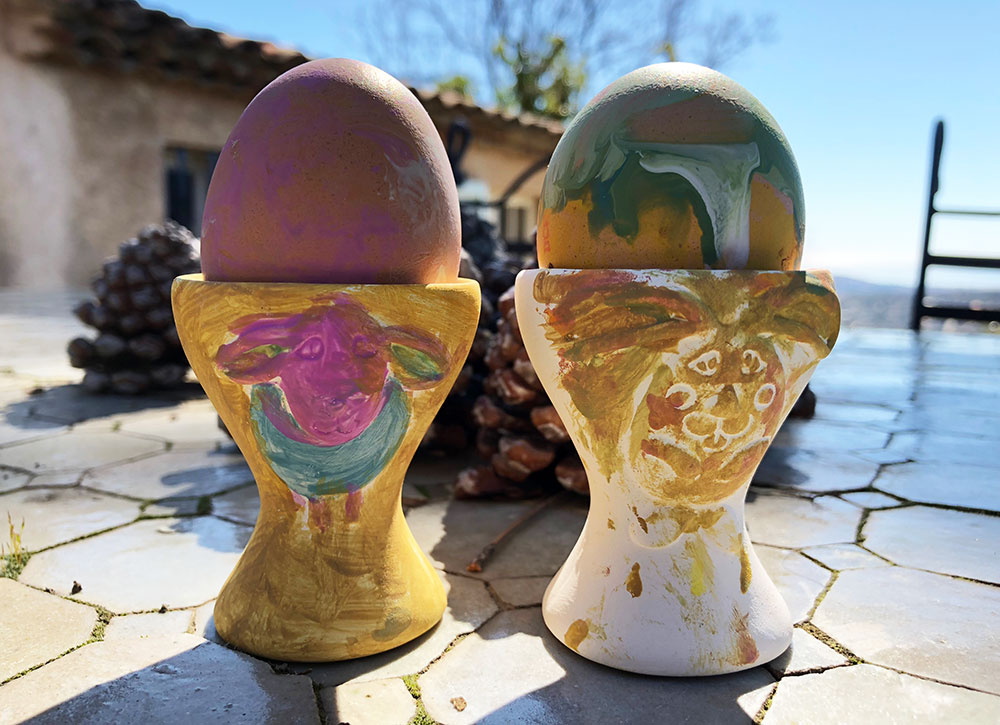 Påsketradisjoner, flvende klokker og den store eggejakten