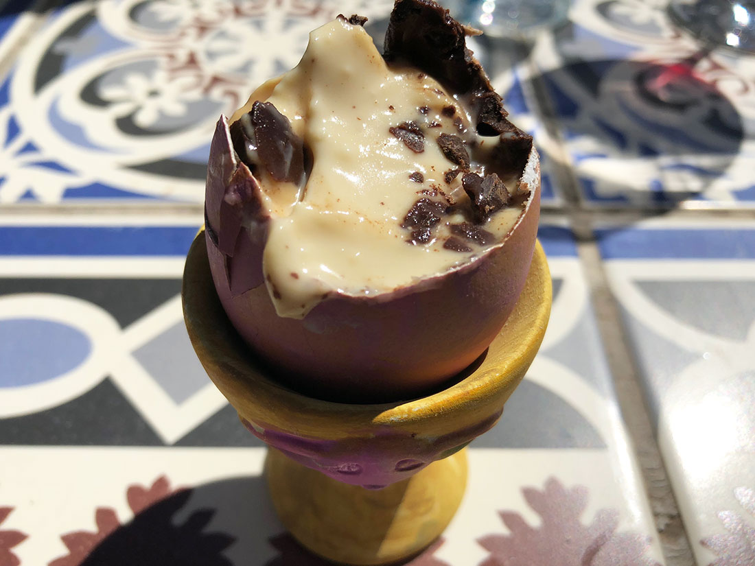 Påsketradisjoner, flvende klokker og den store eggejakten