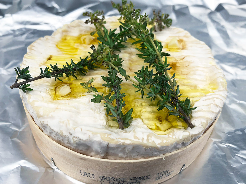 Grillet camembert med hvitløk og timian