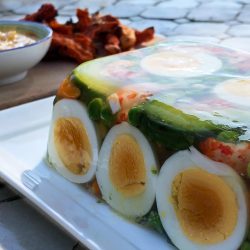 Kabaret med reker, avokado og asparges