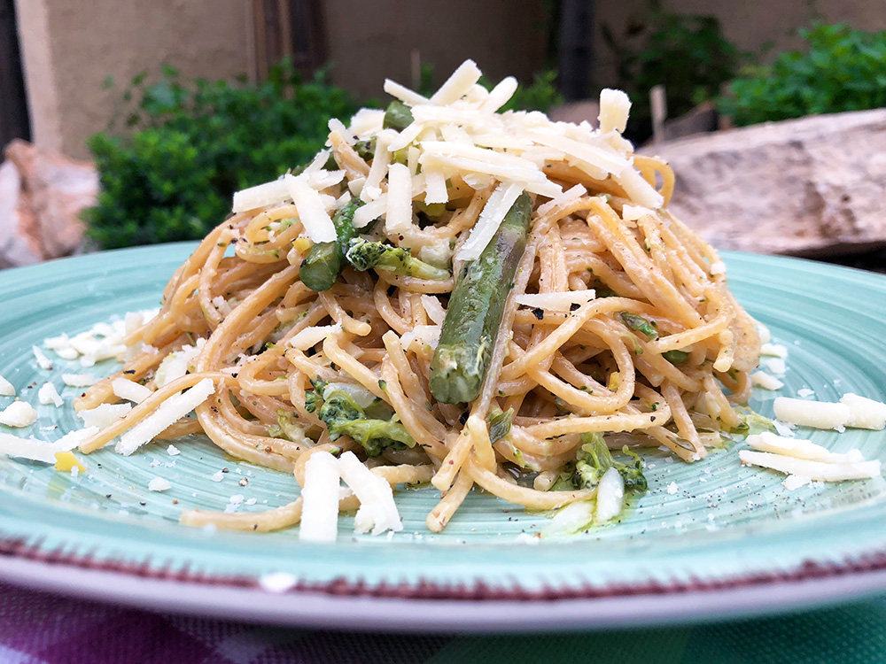 Lett pasta primavera i én kjele