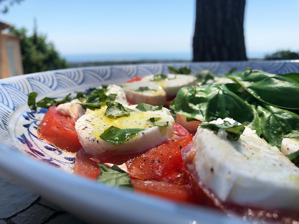 Klassisk tomat og mozzarellasalat (Caprese)