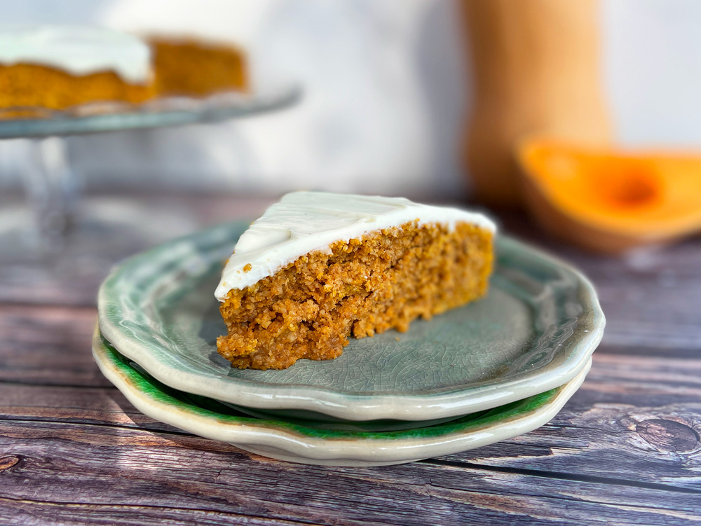 Generøs gresskarkake med kremet glasur