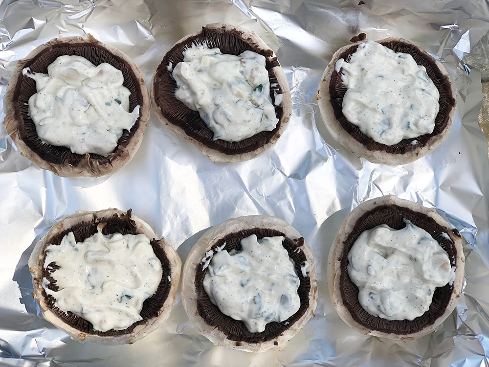 Grillet sjampinjong fylt med creme fraiche, hvitløk og urter