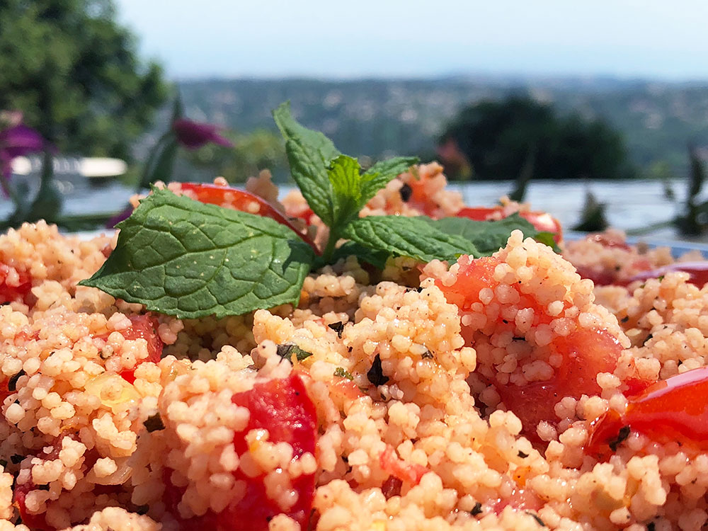 Taboulet fra middelhavet - solmodne tomater og fersk mynte
