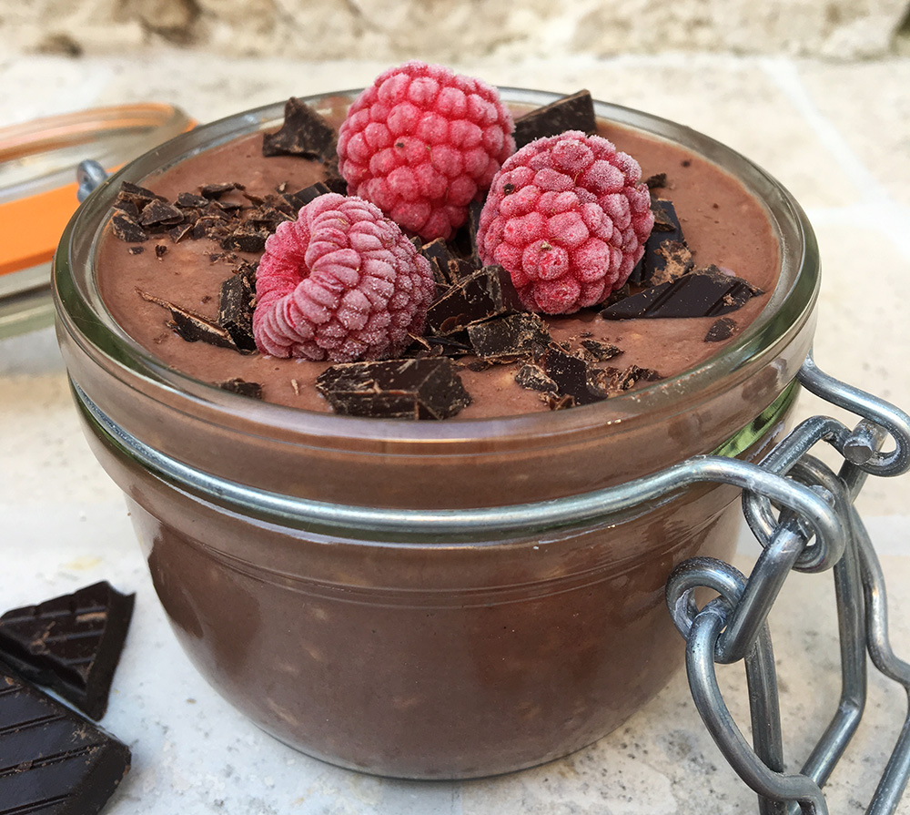 "Over natten" grøt med sjokolade og peanøttsmør