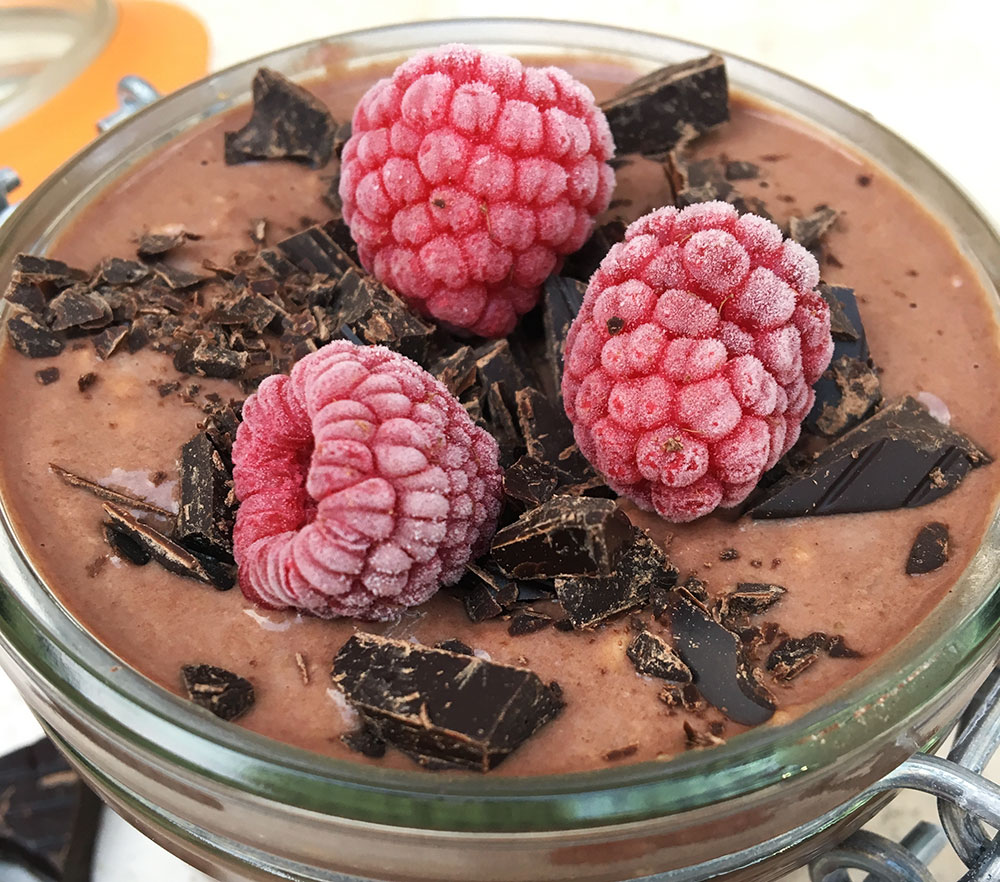 "Over natten" grøt med sjokolade og peanøttsmør