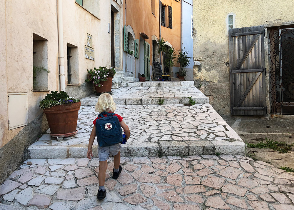I Frankrike begynner treåringer på skolen!
