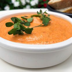 Spicy dip med bakt paprika og fetaost