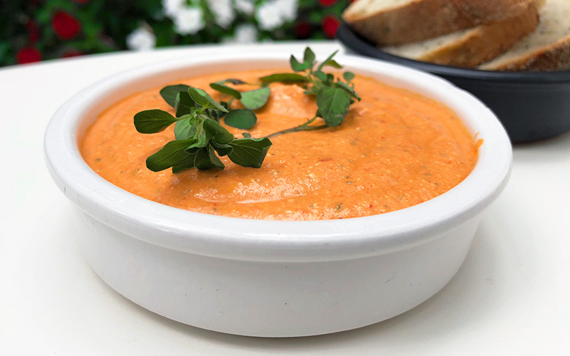 Spicy dip med bakt paprika og fetaost