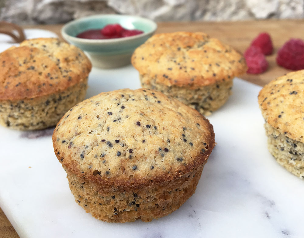Saftige minimuffins med sitron og sesamfrø