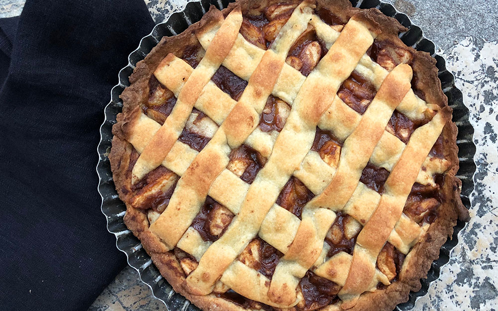 Lun eplepai med høstens epler