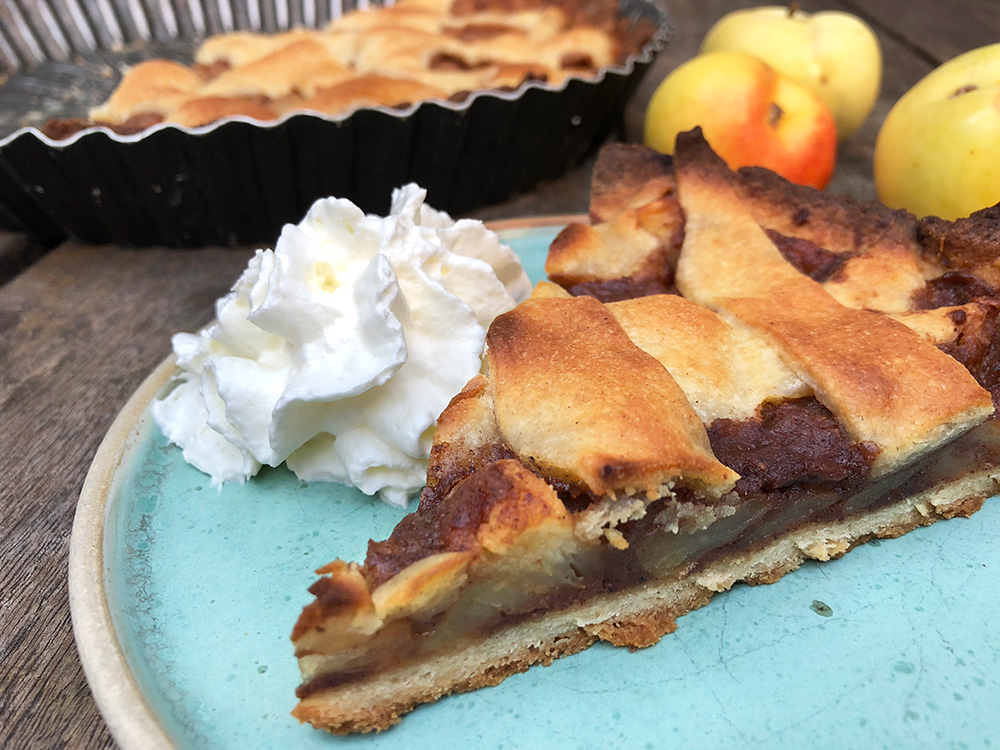 Lun eplepai med høstens epler