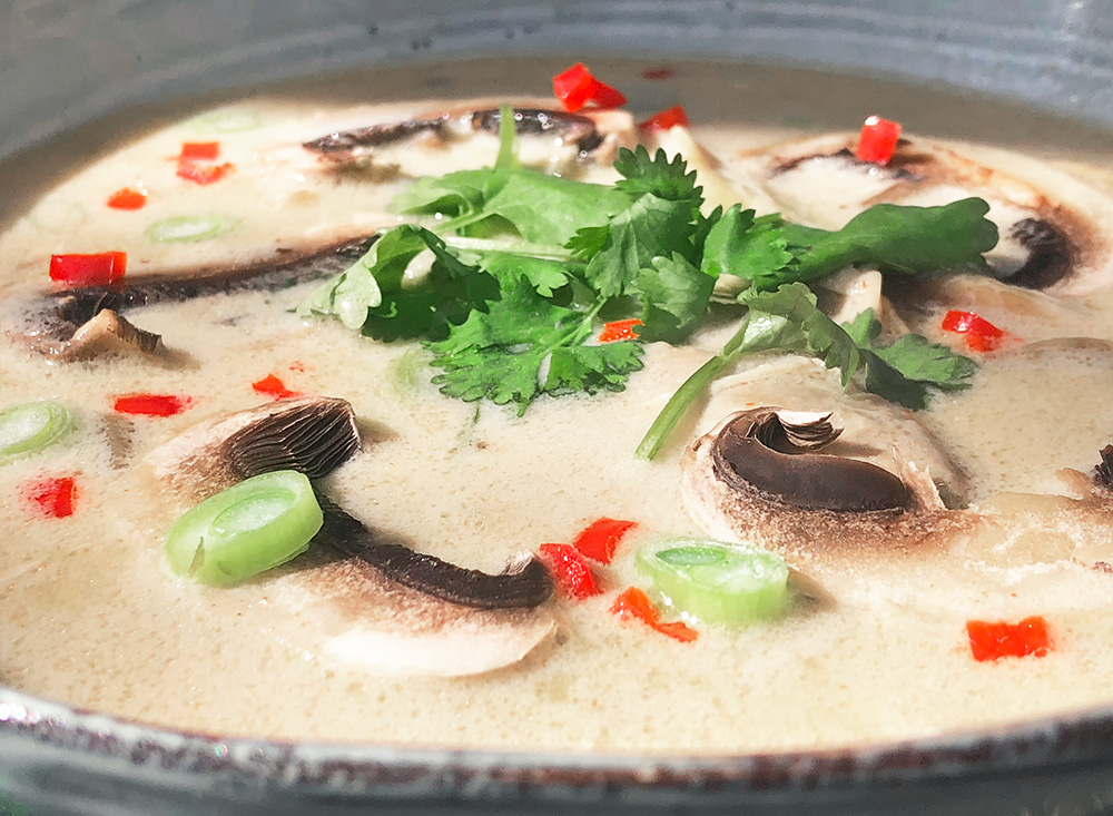 Spicy tom kha gai - thaisuppe for hvermansen
