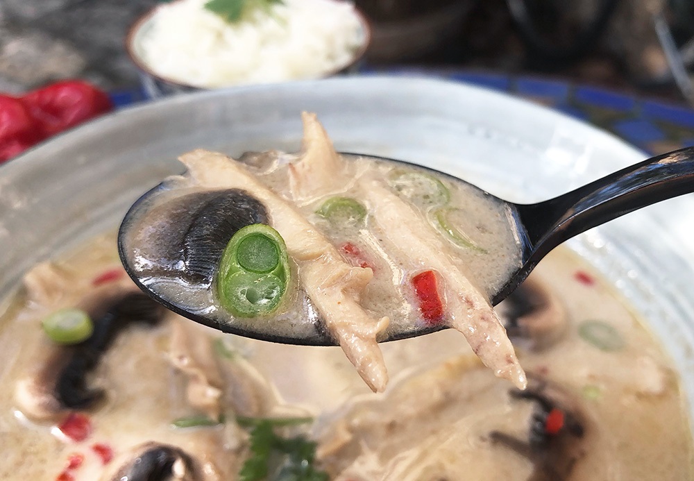 Spicy tom kha gai - thaisuppe for hvermansen