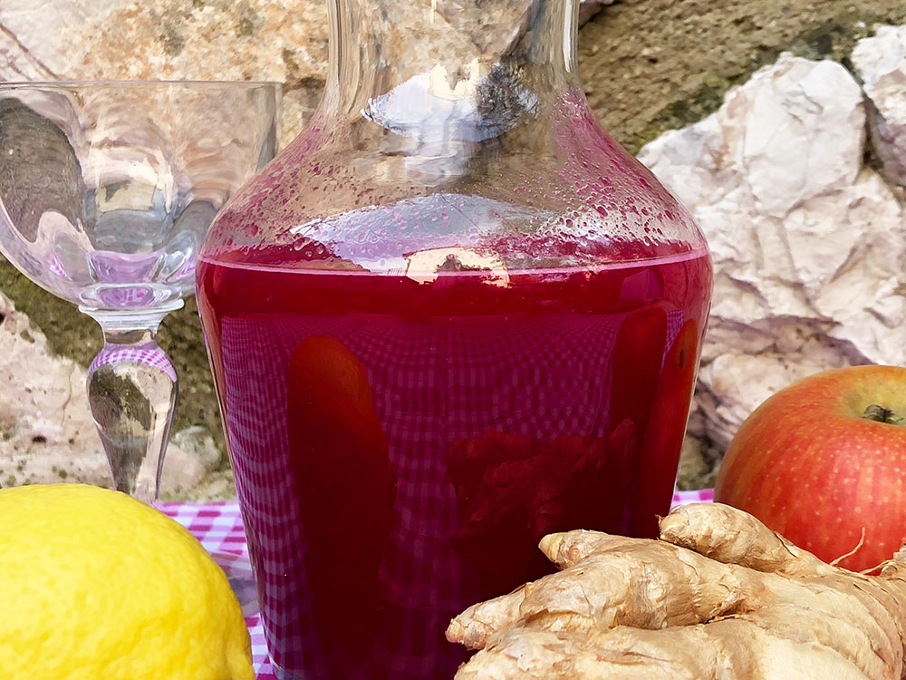 Sunnhetsthot "on fire" - med rødhet, eple, sitron og ingefær