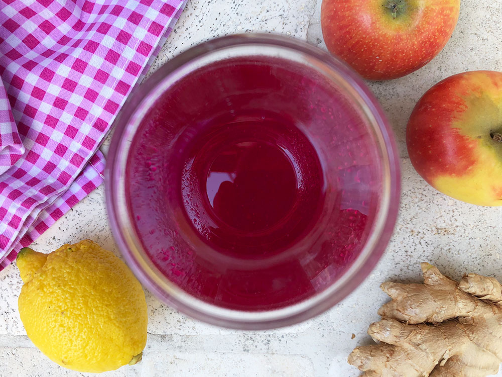 Sunnhetsthot "on fire" - med rødhet, eple, sitron og ingefær