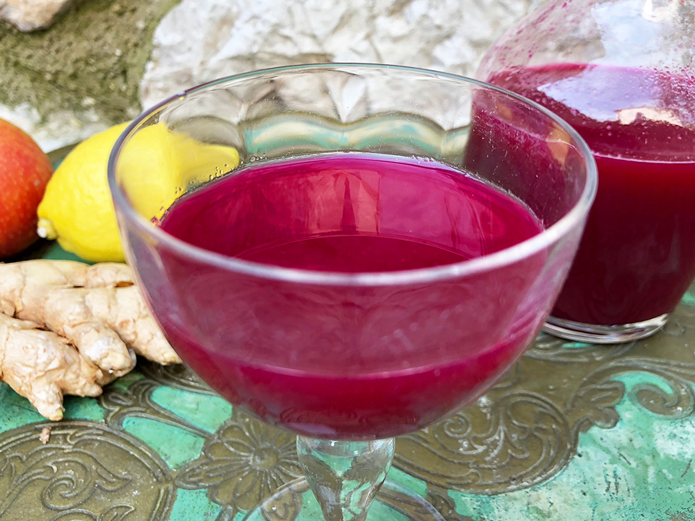 Sunnhetshot "on fire" - med rødhet, eple, sitron og ingefær