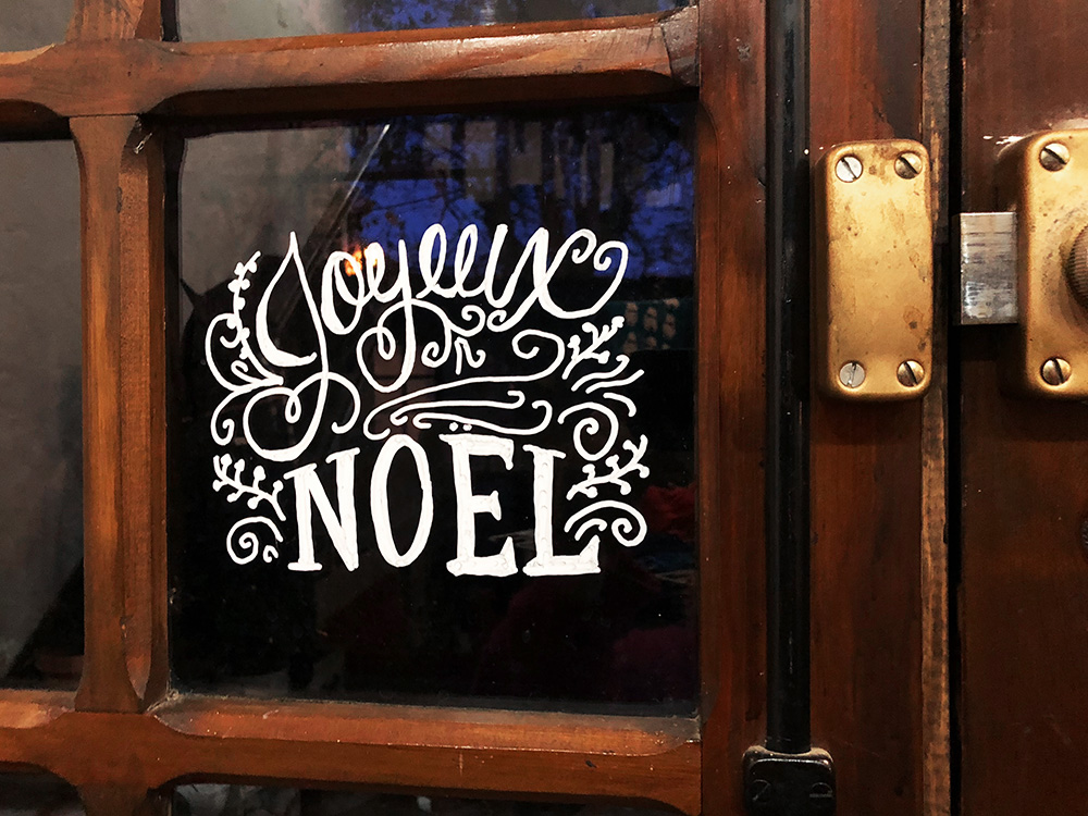 Bordet er dekket - dekorasjon til jul