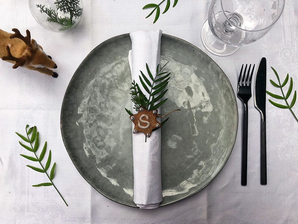 Bordet er dekket - dekorasjon til jul