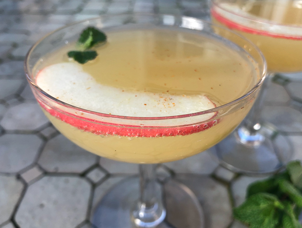 EPLEKJEKK OG SPRUDLENDE APERITIFF PLUSS TRE GODE MUNNFULLER!