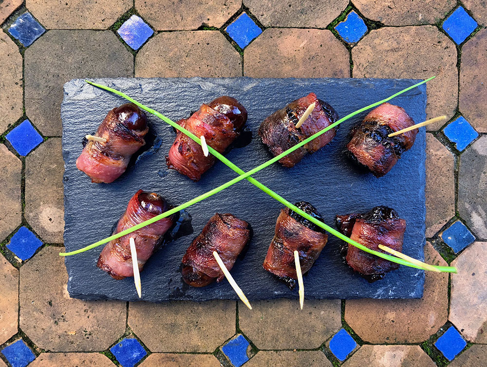 Baconsurrede svisker og dadler