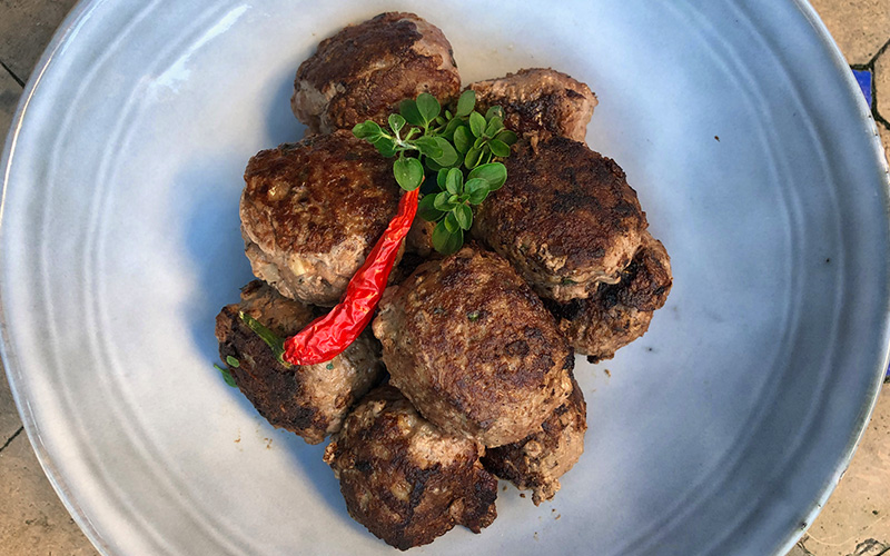 Spicy kjøttboller med friske urter