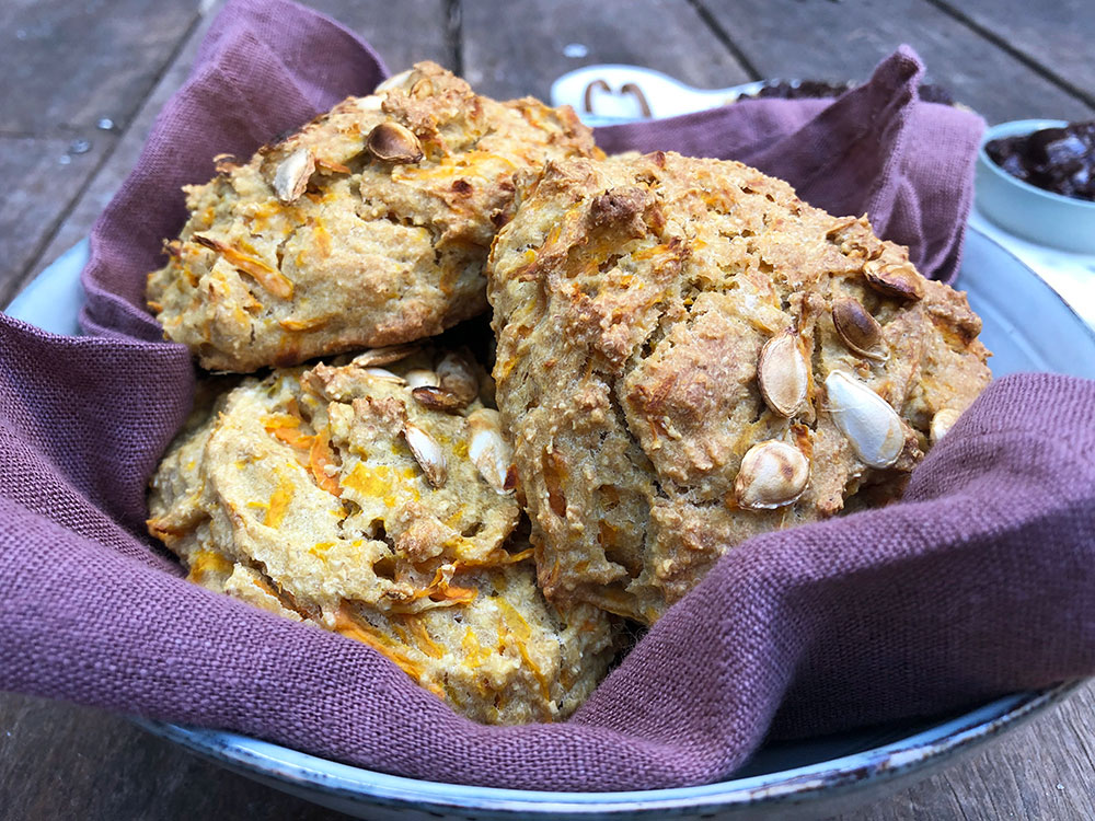 Raske rundstykker med revet gresskar