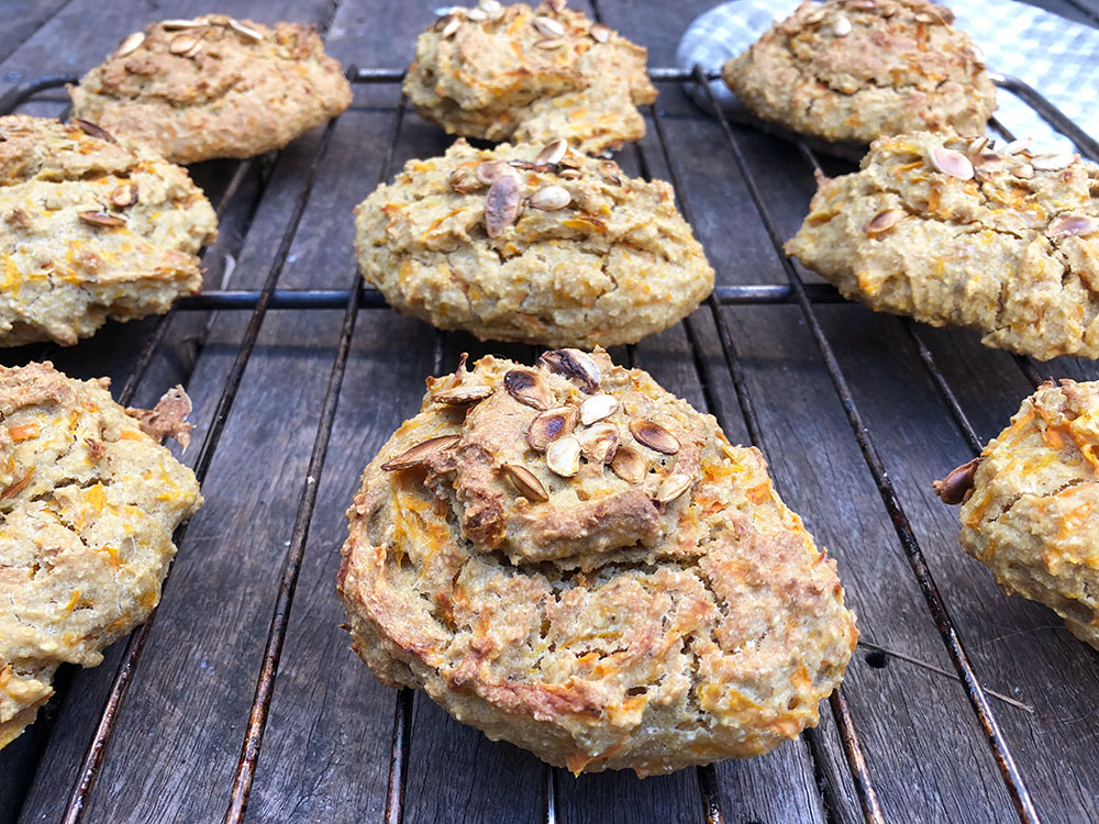 Raske rundstykker med revet gresskar