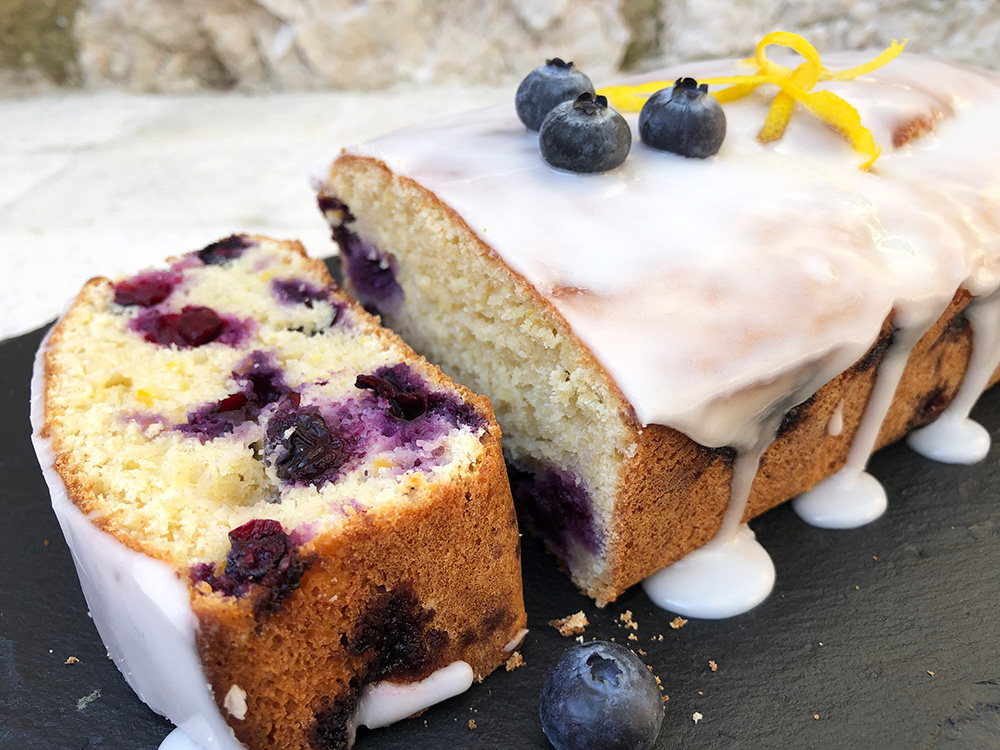Saftig sitronkake med blåbær (sukkerfri)
