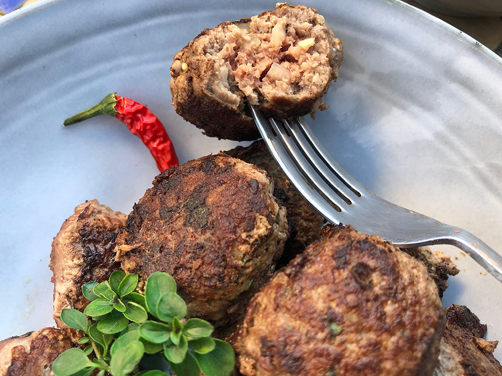 Spicy kjøttboller med friske urter