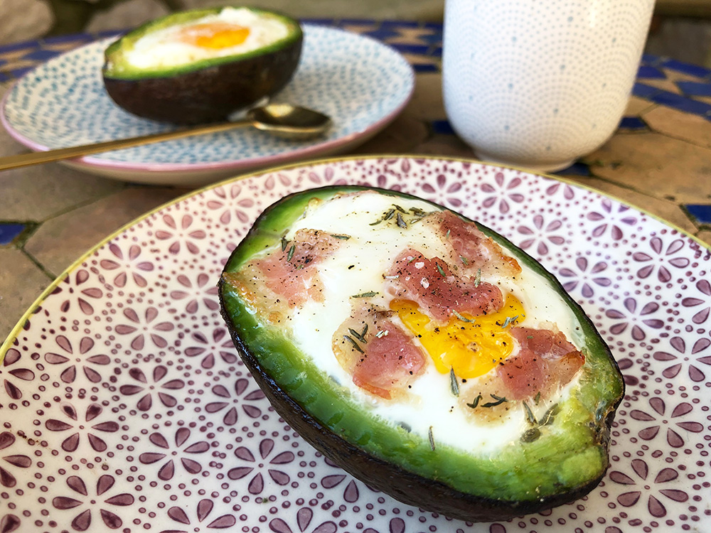 Bakt avokado med egg