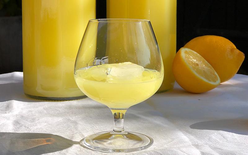 Hjemmelaget Limoncello
