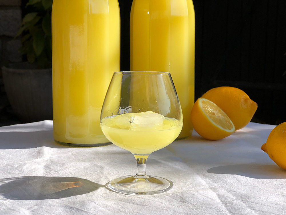 Hjemmelaget Limoncello