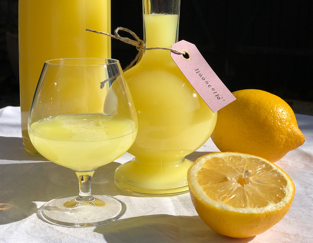 Hjemmelaget Limoncello