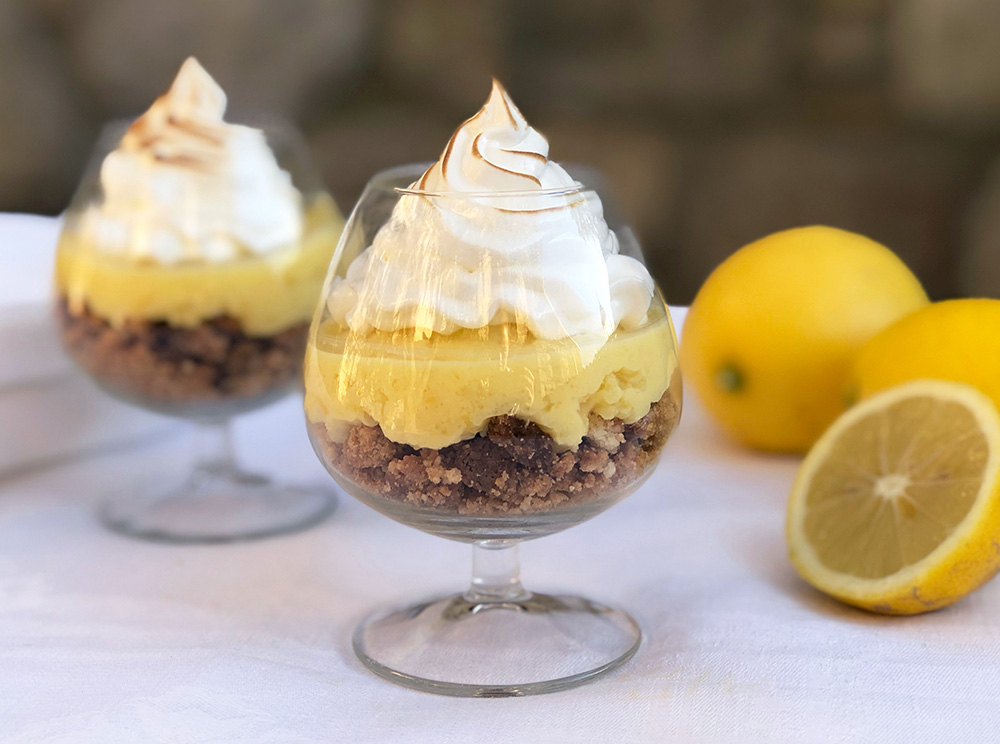 Søt og syrlig sitroncrumble med marengs