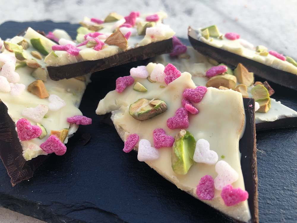 Sjokoladebark med havsalt og pistasjenøtter