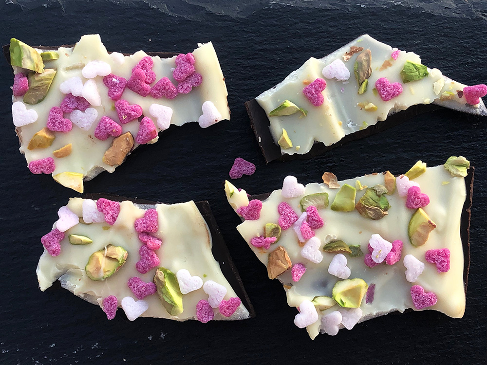 Sjokoladebark med havsalt og pistasjenøtter